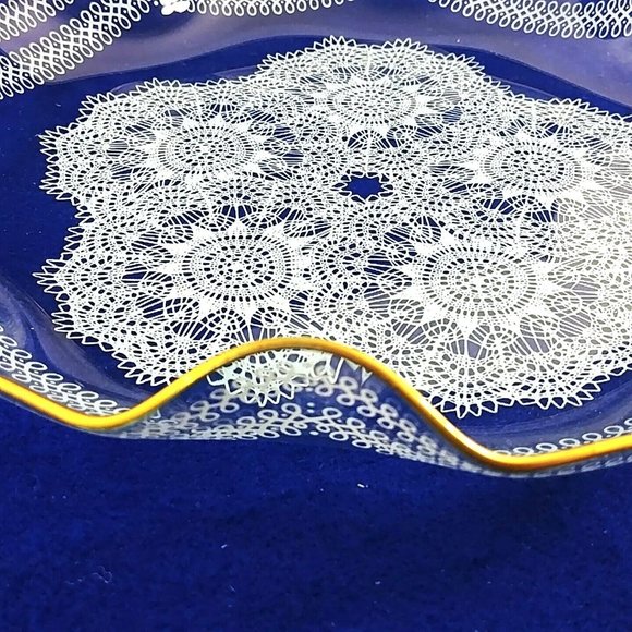 Glass Platter Gold Ruffled Rim Printed White Doily Pattern Vintage 10" Diameter - Picture 6 of 7